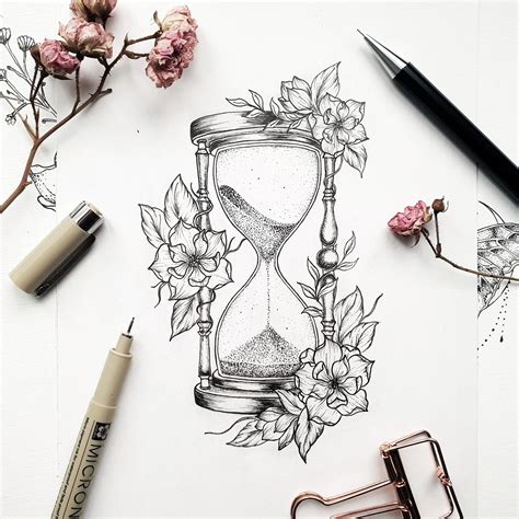 meaningful hourglass tattoos for females|10 AMAZING HOURGLASS TATTOOS & THEIR。